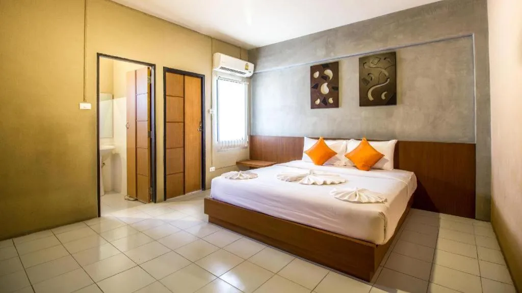 Bed in B2 Santitham (Wat Jed Yod) Boutique & Budget Hotel
