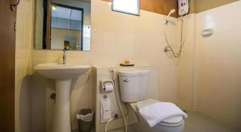 B2 Santitham (Wat Jed Yod) Boutique & Budget Hotel