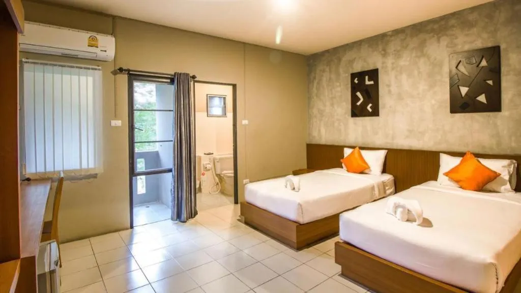 Bed in B2 Santitham (Wat Jed Yod) Boutique & Budget Hotel