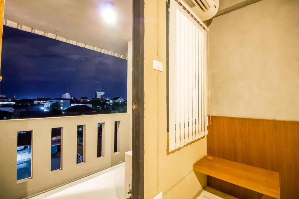 B2 Santitham (Wat Jed Yod) Boutique & Budget Hotel