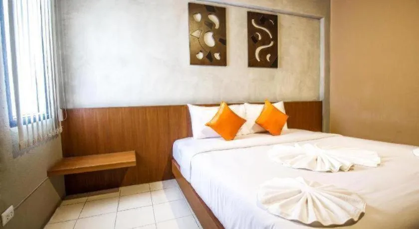 Bed in B2 Santitham (Wat Jed Yod) Boutique & Budget Hotel
