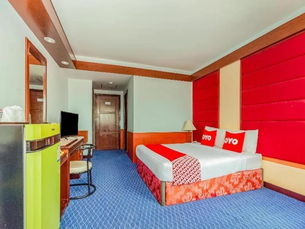 Bed in OYO 441 Grand Thara Hotel