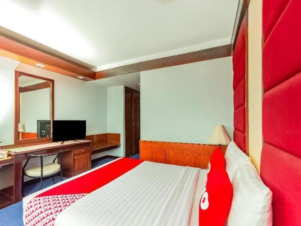 Bed in OYO 441 Grand Thara Hotel