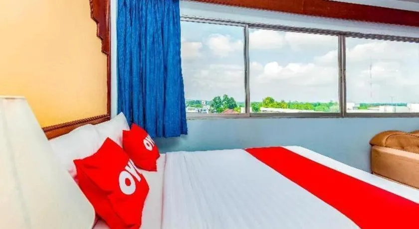 Bed in OYO 441 Grand Thara Hotel