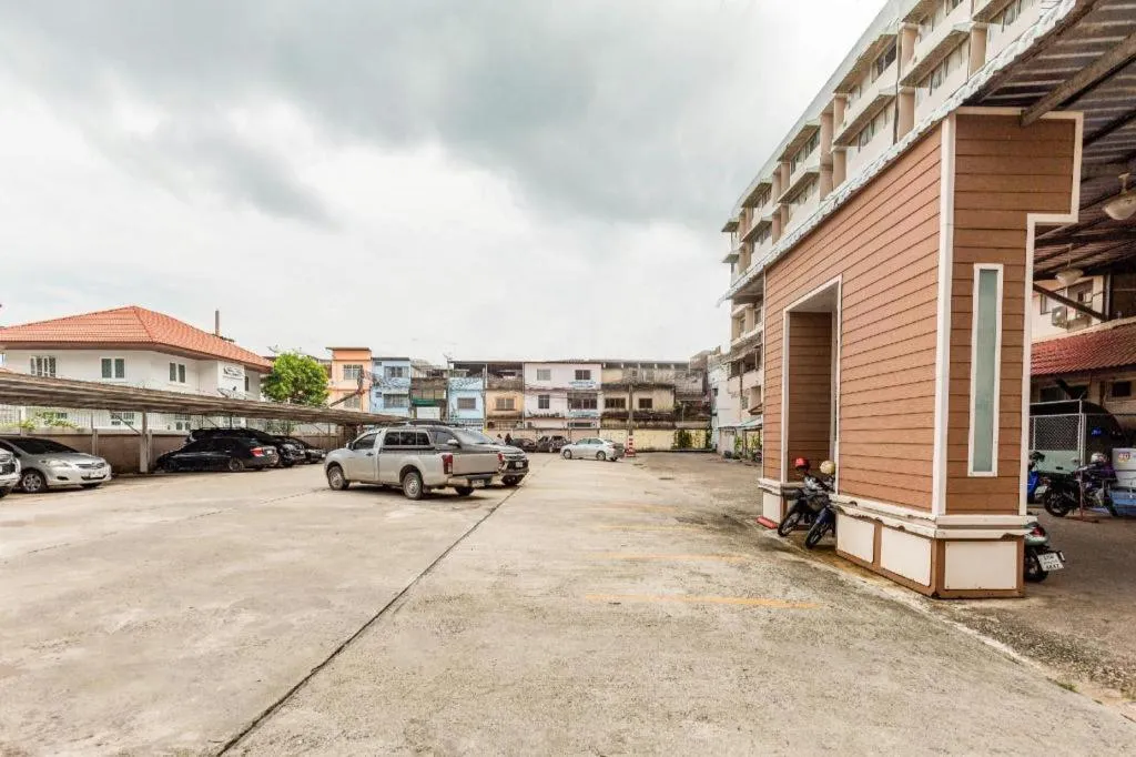 OYO 441 Grand Thara Hotel