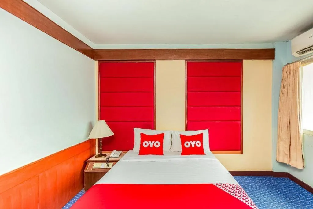 Bed in OYO 441 Grand Thara Hotel