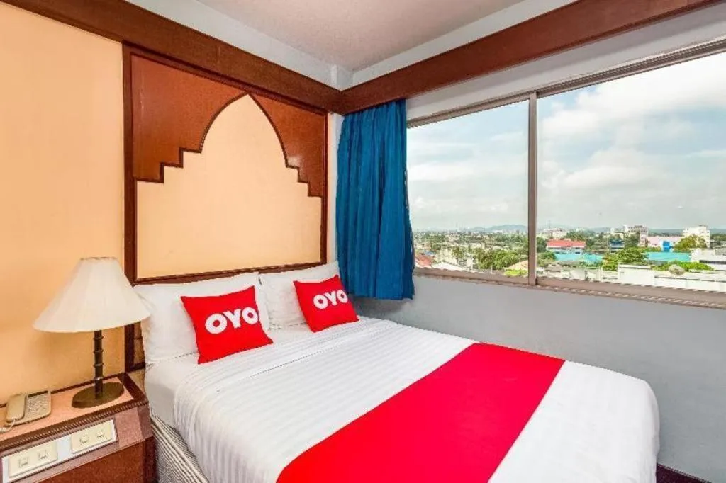 Bed in OYO 441 Grand Thara Hotel