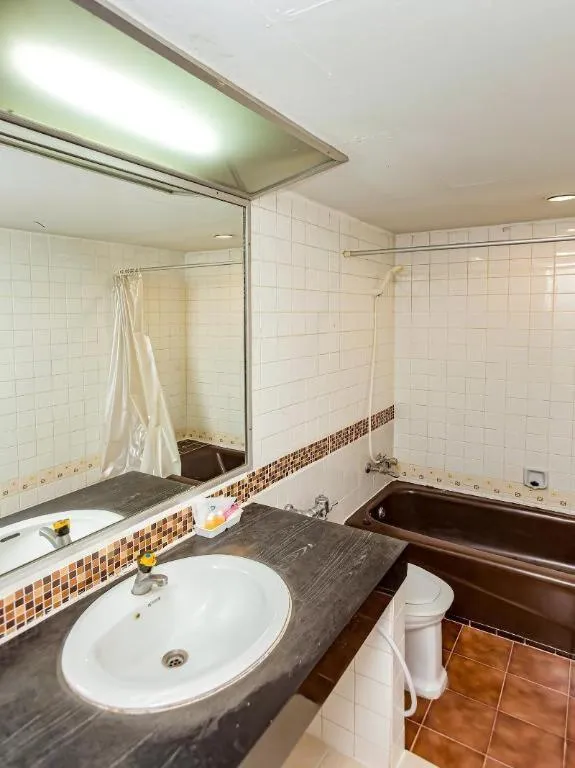 OYO 441 Grand Thara Hotel