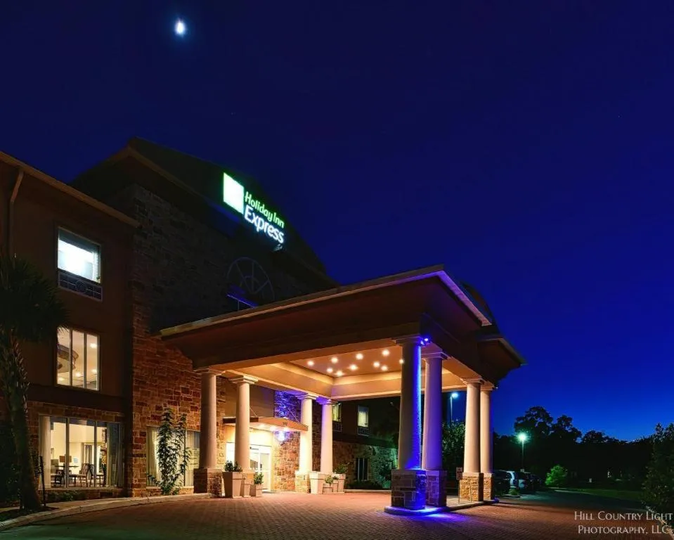 Holiday Inn Express & Suites Fredericksburg By IHG