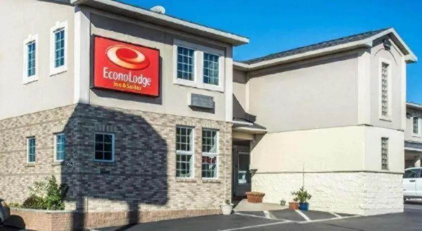 Econo Lodge Inn & Suites North Syracuse Airport