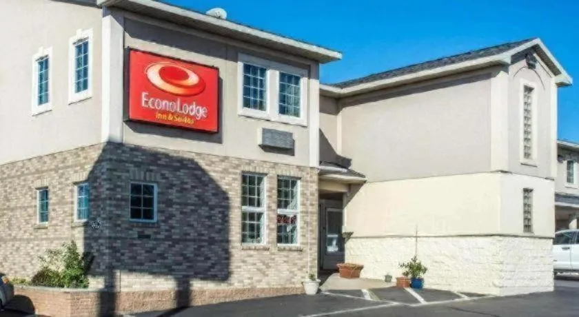 Econo Lodge Inn & Suites North Syracuse Airport