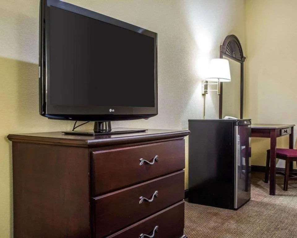 Econo Lodge Inn & Suites North Syracuse Airport