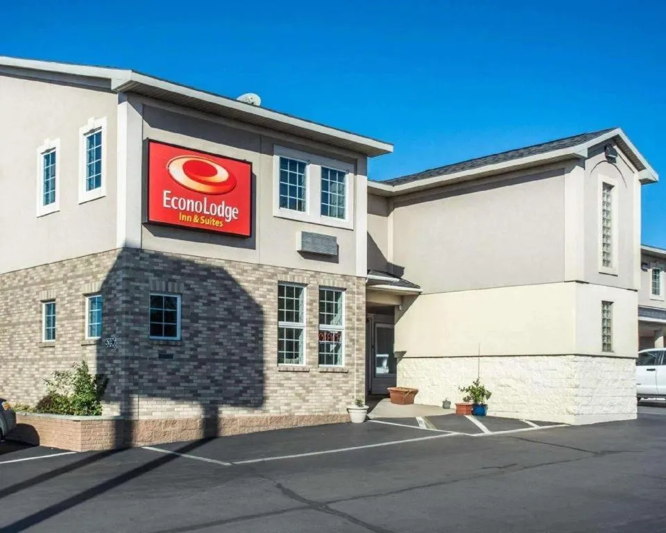 Econo Lodge Inn & Suites North Syracuse Airport