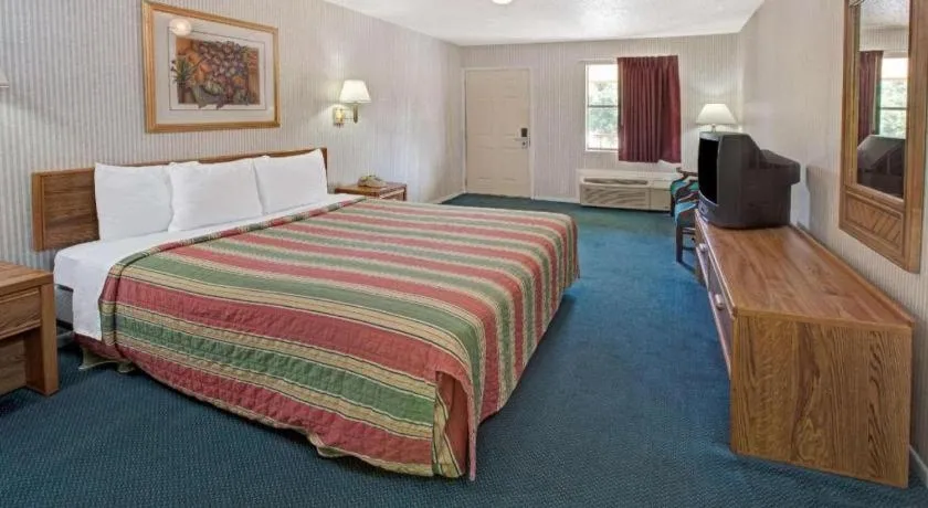 Bed in Knights Inn South Houston TX