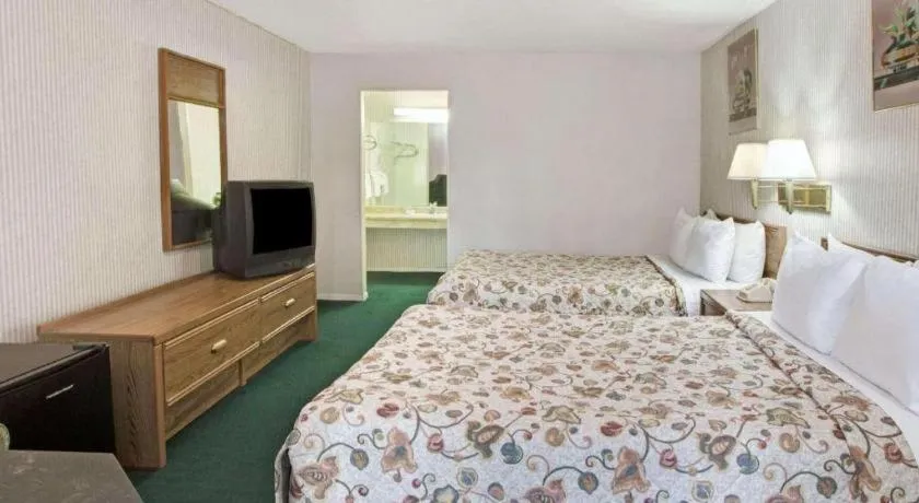 Bed in Knights Inn South Houston TX