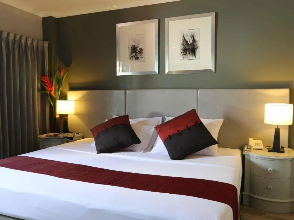 Bed in Regent Park Hotel