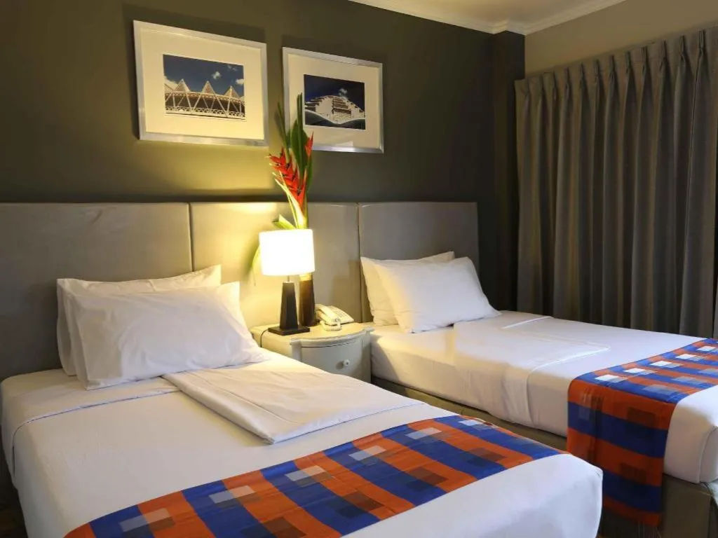 Bed in Regent Park Hotel