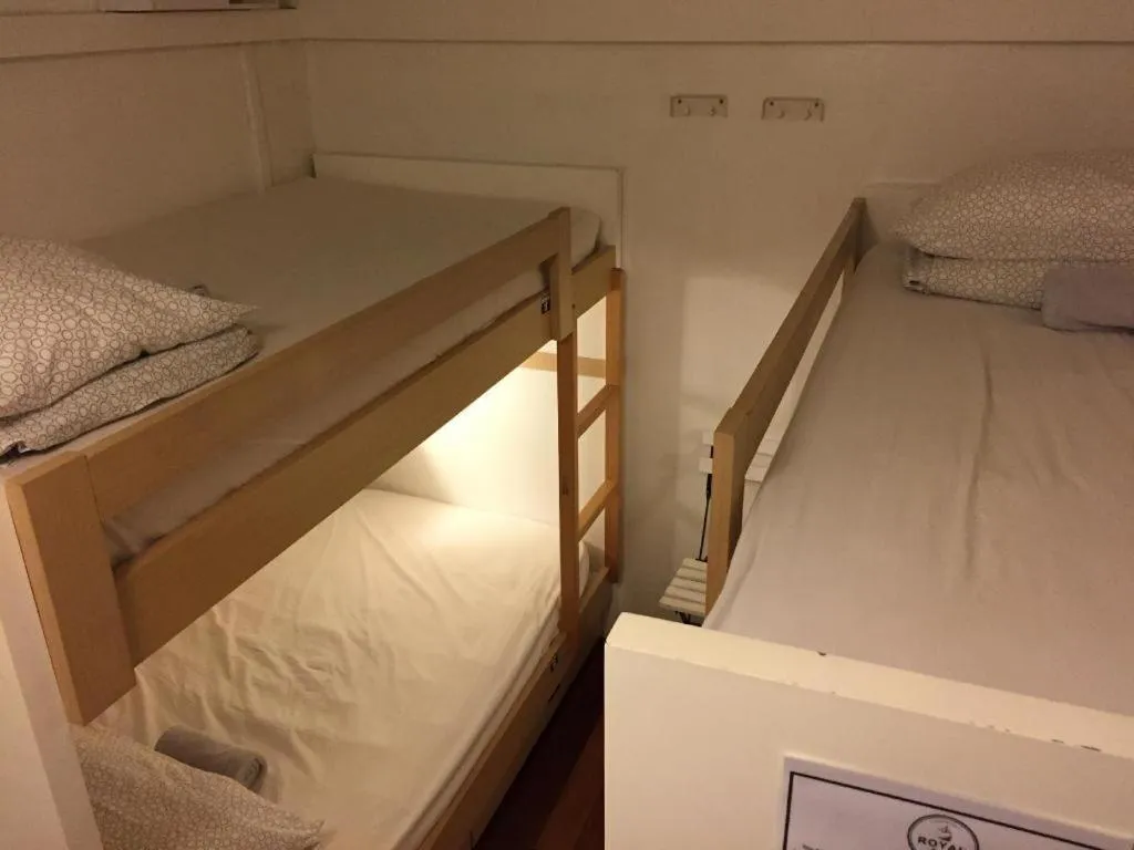 Bed in Royal Hostel Singapore