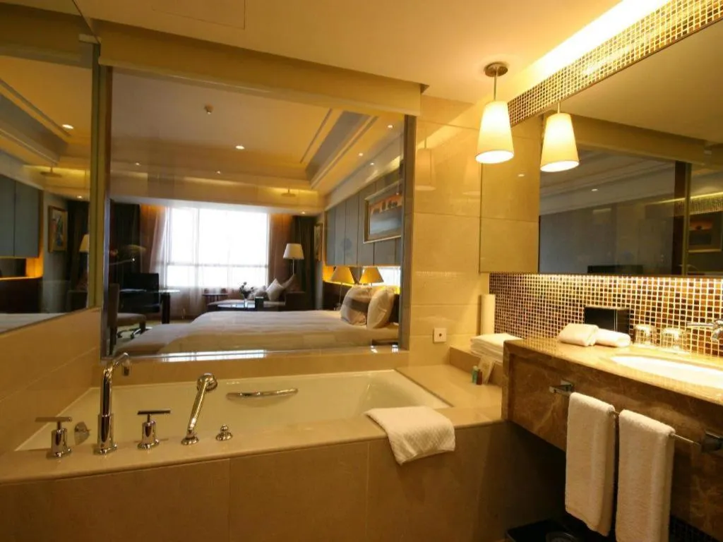 Zhangjiagang Guomao Hotel