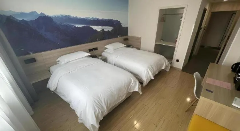 Bed in Zhangjiagang Guomao Hotel