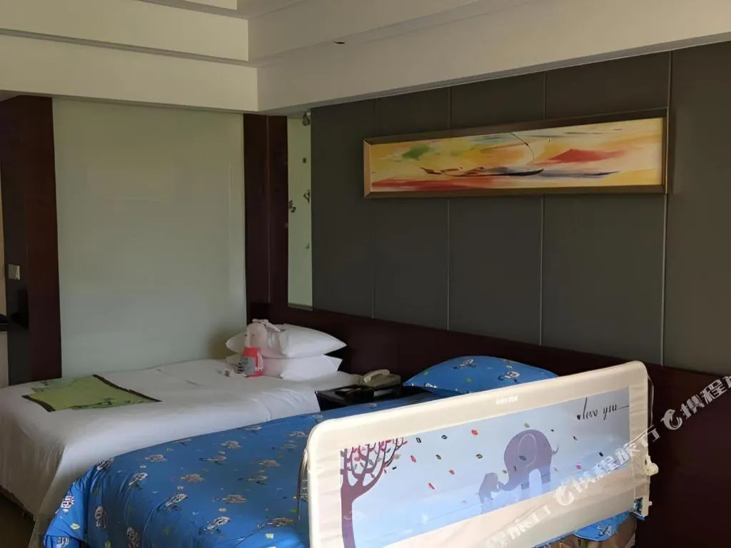 Bed in Zhangjiagang Guomao Hotel