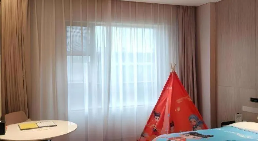 Bed in Zhangjiagang Guomao Hotel