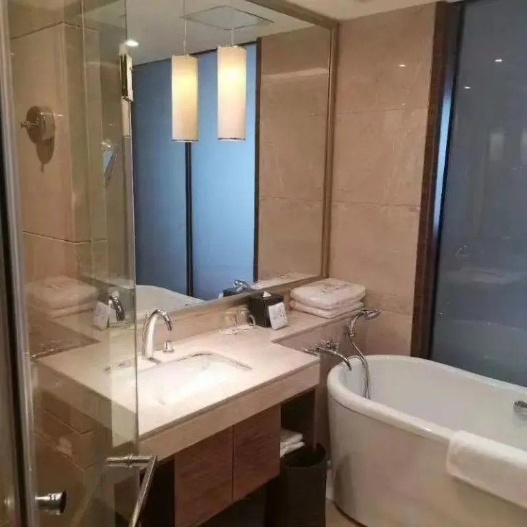 Zhangjiagang Guomao Hotel