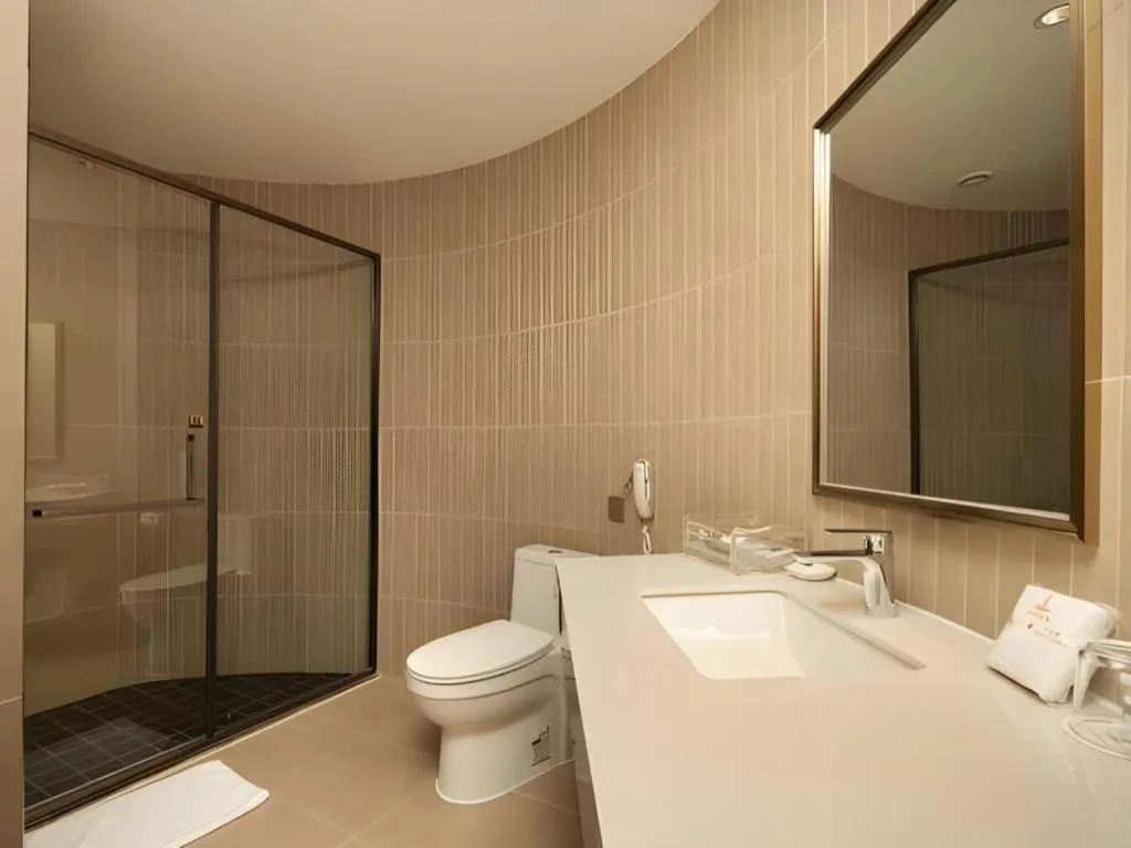 Zhangjiagang Guomao Hotel