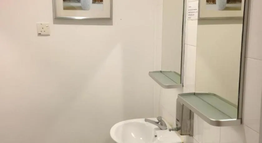 G4 Station Backpackers Hostel