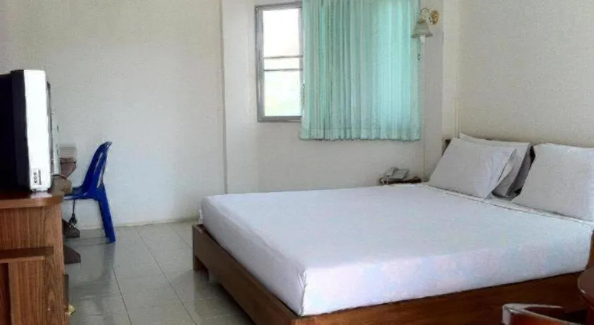 Bed in Chumphon Park Resort