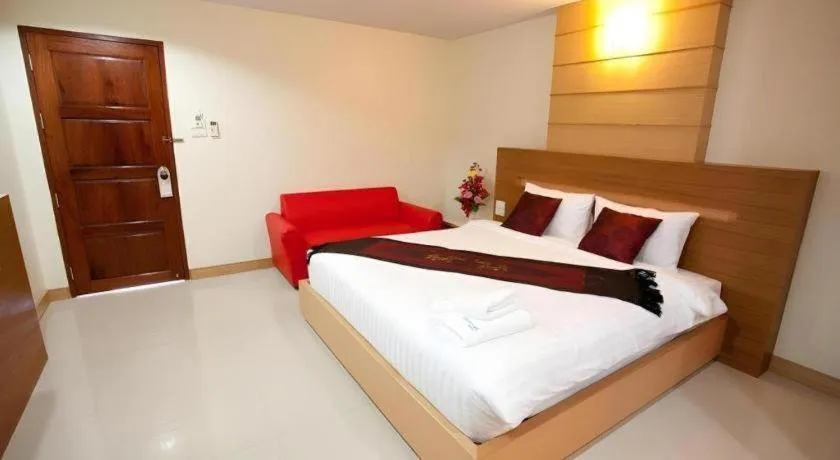 Bed in Amnauysuk Hotel