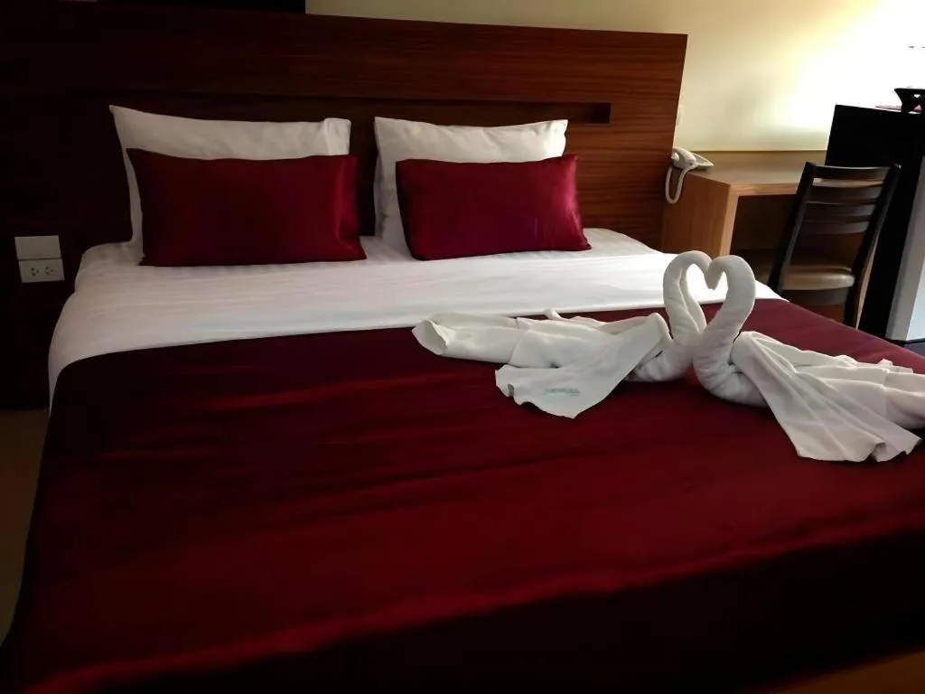 Bed in Amnauysuk Hotel