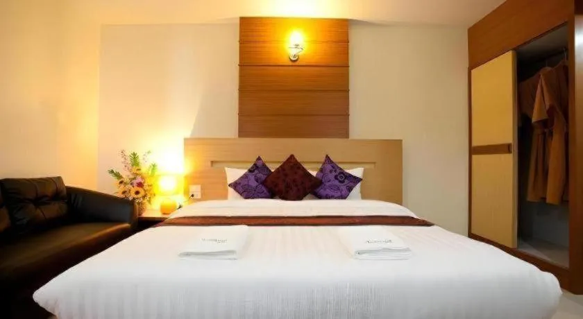 Bed in Amnauysuk Hotel