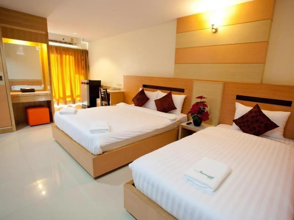 Bed in Amnauysuk Hotel