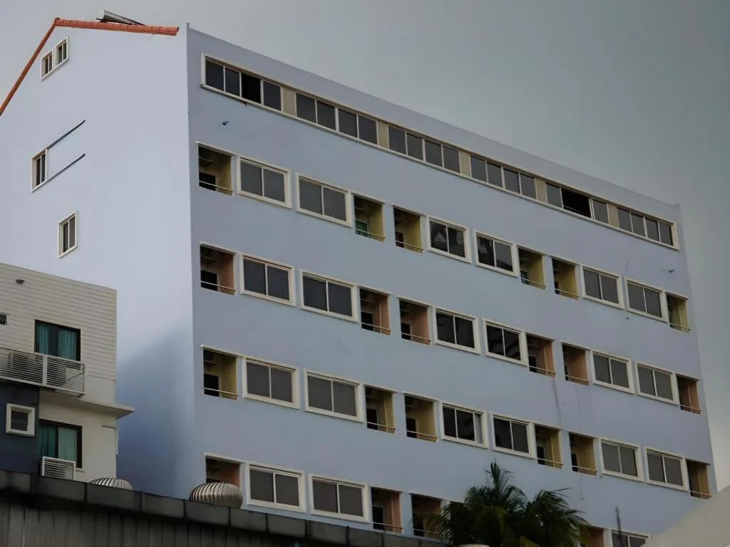 J Two S Pratunam Hotel