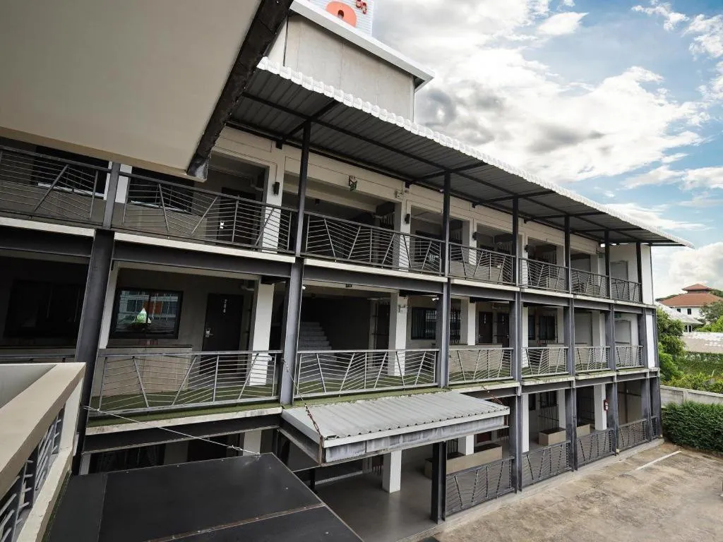 B2 Lanna Boutique & Budget Hotel