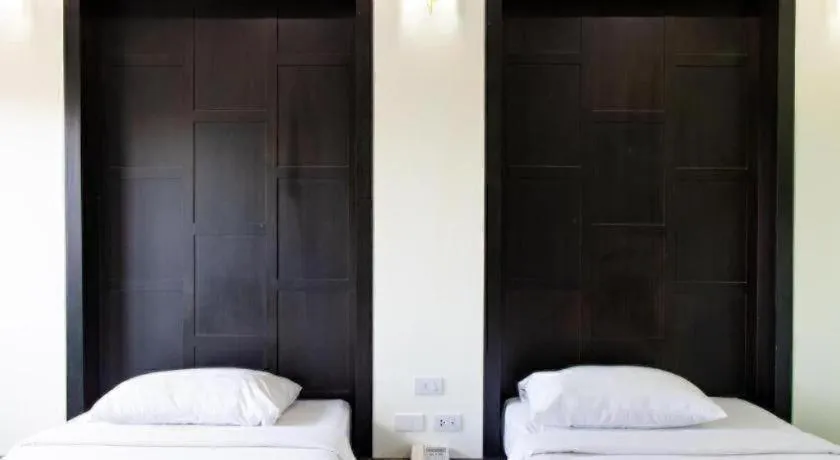 Bed in Baan Ingna Resort Hotel