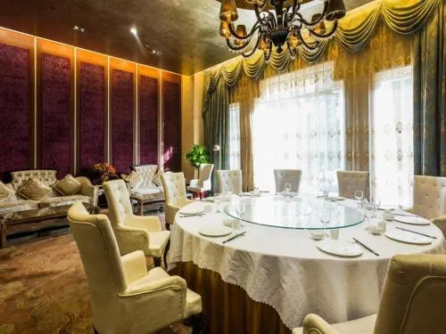 Grand Holiday Hotel