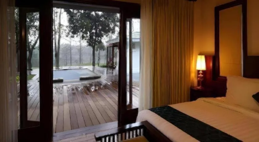 Bed in Taman Dayu Golf Club and Resort