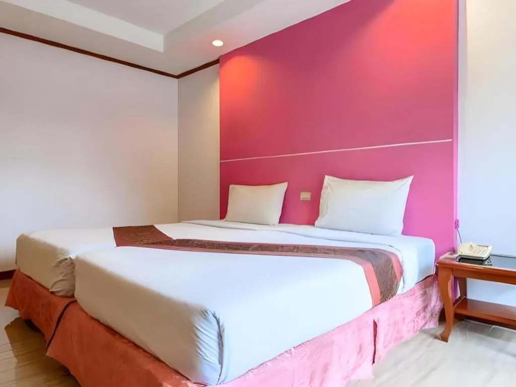 Bed in Beverly Hill Park Hotel