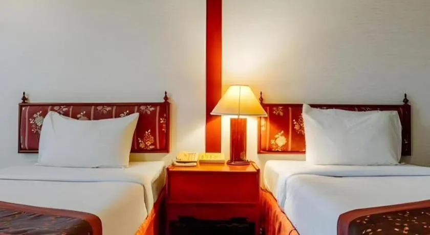 Bed in Beverly Hill Park Hotel