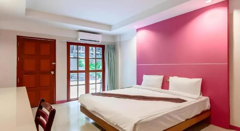 Bed in Beverly Hill Park Hotel