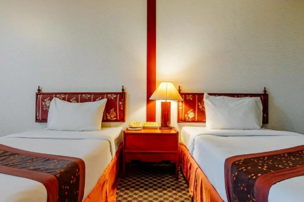 Bed in Beverly Hill Park Hotel