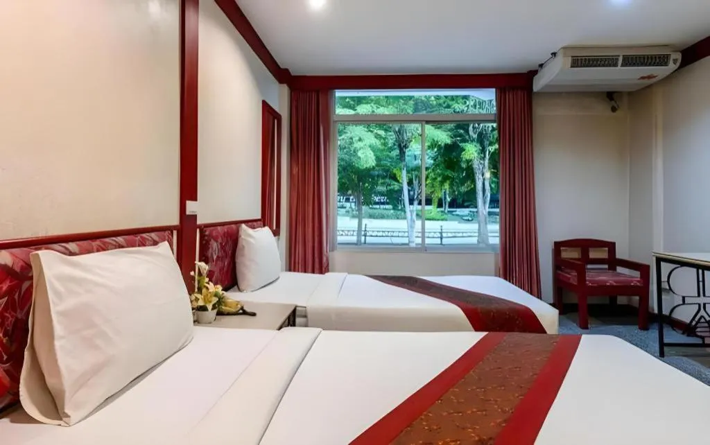 Bed in Beverly Hill Park Hotel