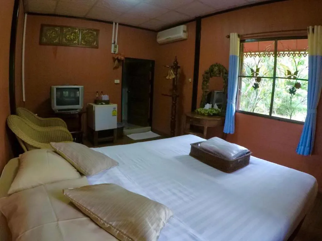 Bed in Chiangsan Goldenland Resort