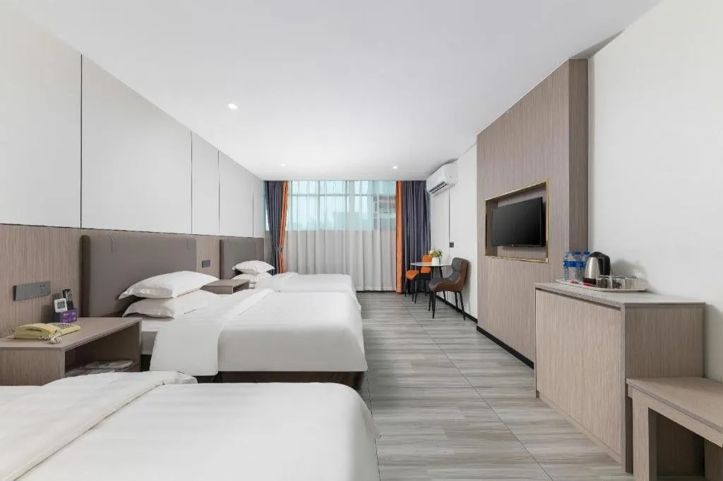 Bed in Renhe Good East Hotel