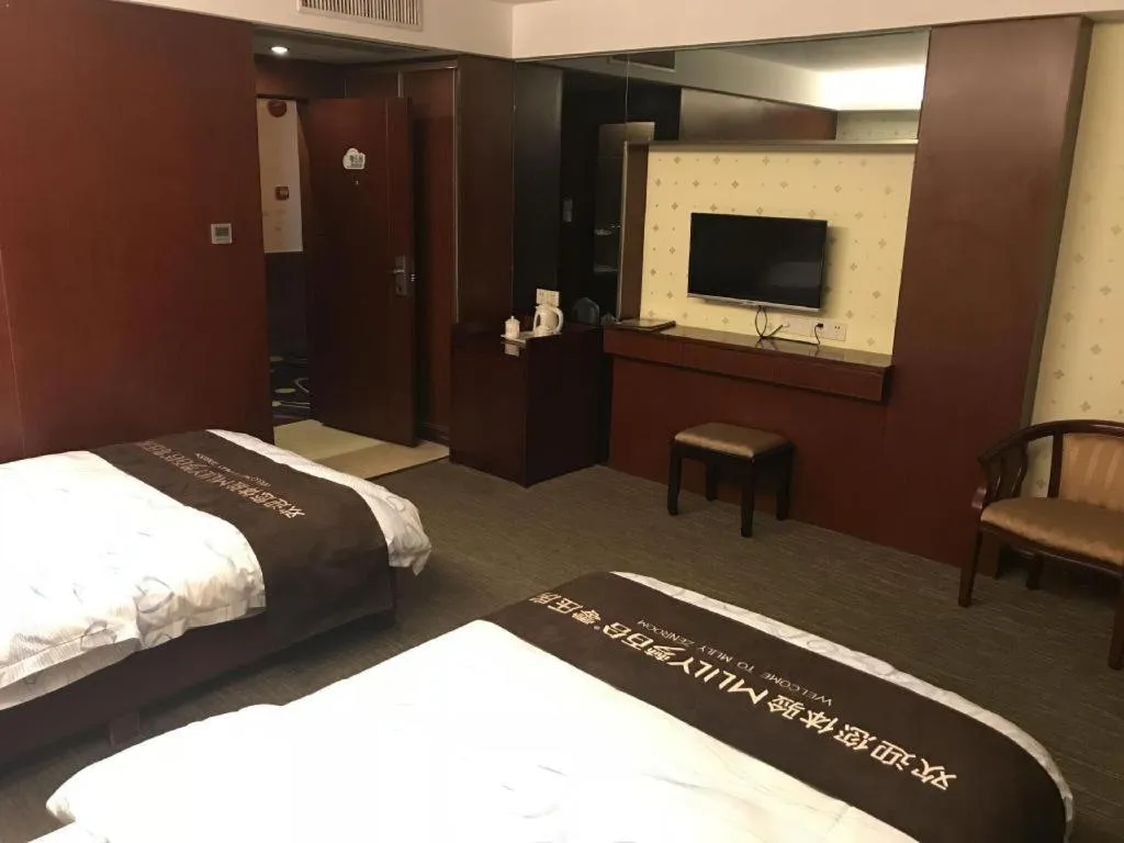 Bed in Renhe Good East Hotel