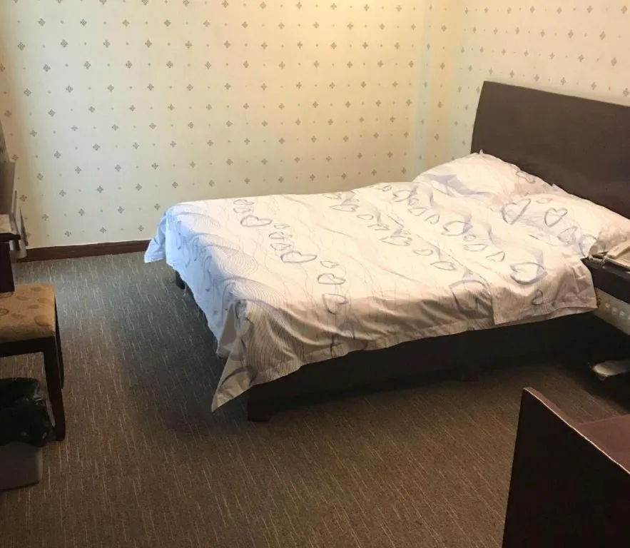 Bed in Renhe Good East Hotel