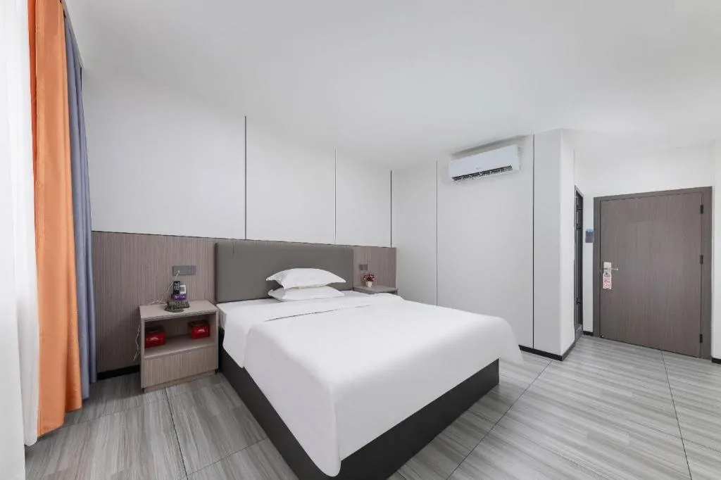 Bed in Renhe Good East Hotel