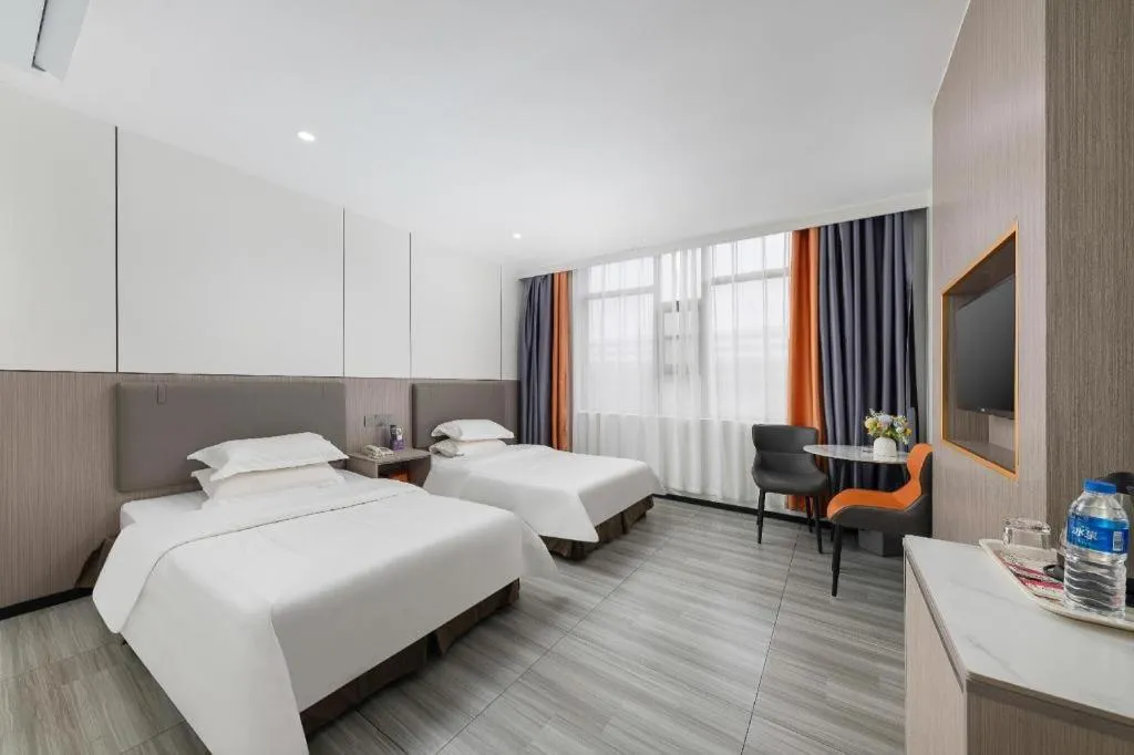 Bed in Renhe Good East Hotel